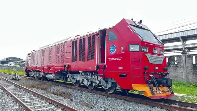 Kemenhub Siagakan Lokomotif CC300 Tangani Banjir di Jalur Kereta Api Pekalongan 