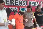 akbp-wahyu-s-bintoro-saat-pengungkapan-kasus-pembunuhan-driver-ojek-online.jpg