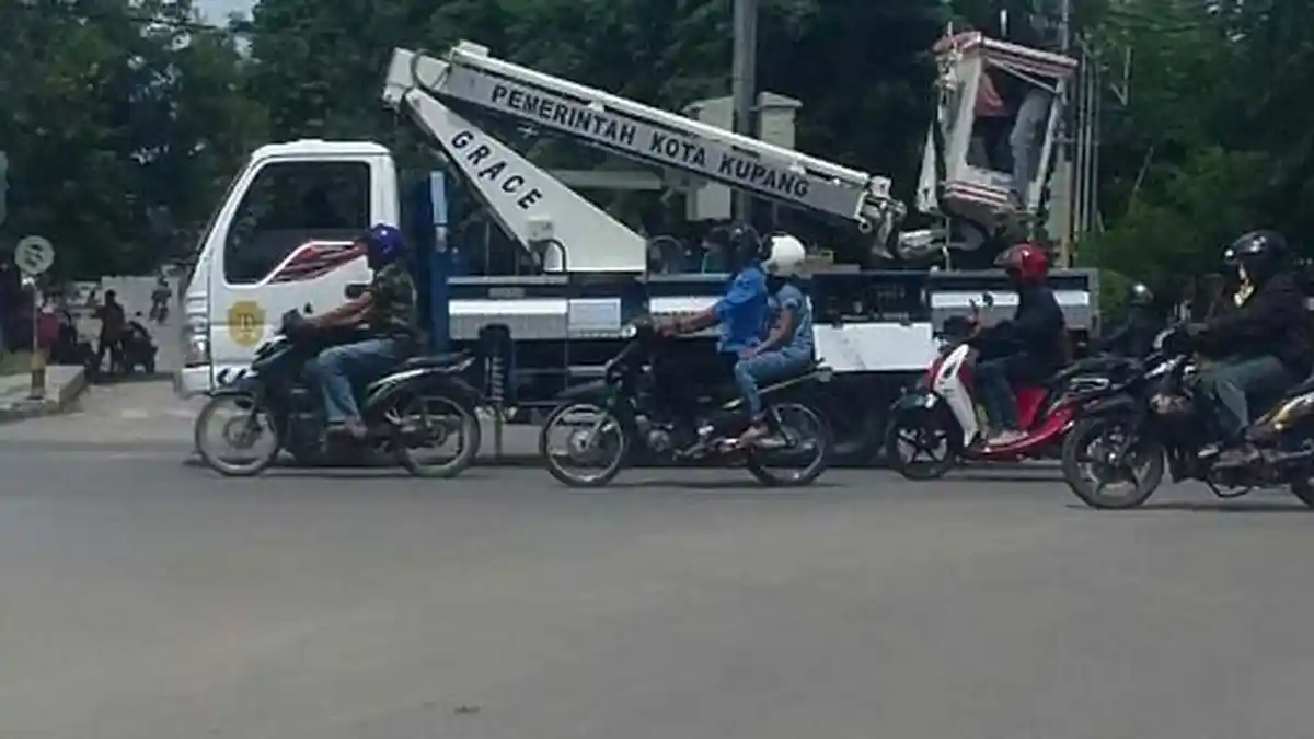 Targetkan Pemasangan Lampu PJU Kota Kupang Selesai  April