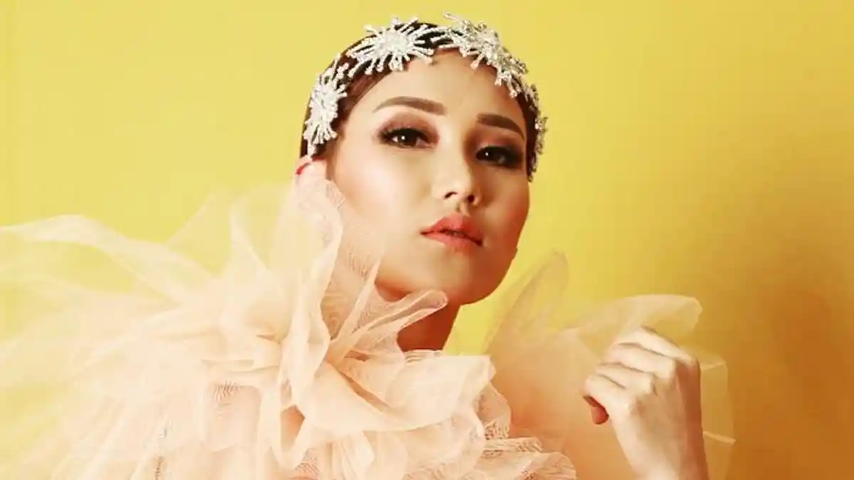 Diterawang Ahli Tarot, Ayu Ting Ting Diprediksi Bakal Dapat Calon Pasangan: Hati-hati!