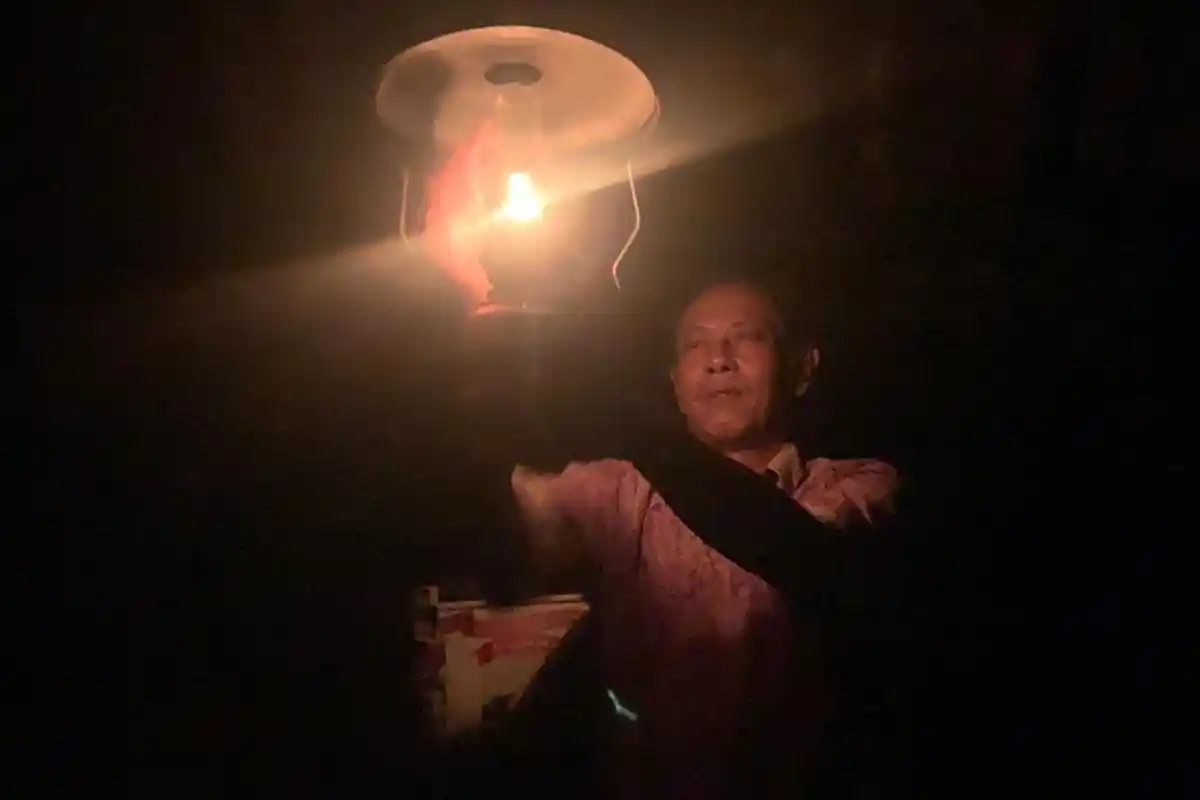 Miris, Warga Blora Ini Puluhan Tahun Hidup Tanpa Listrik, Andalkan Lampu Ublik untuk Penerangan