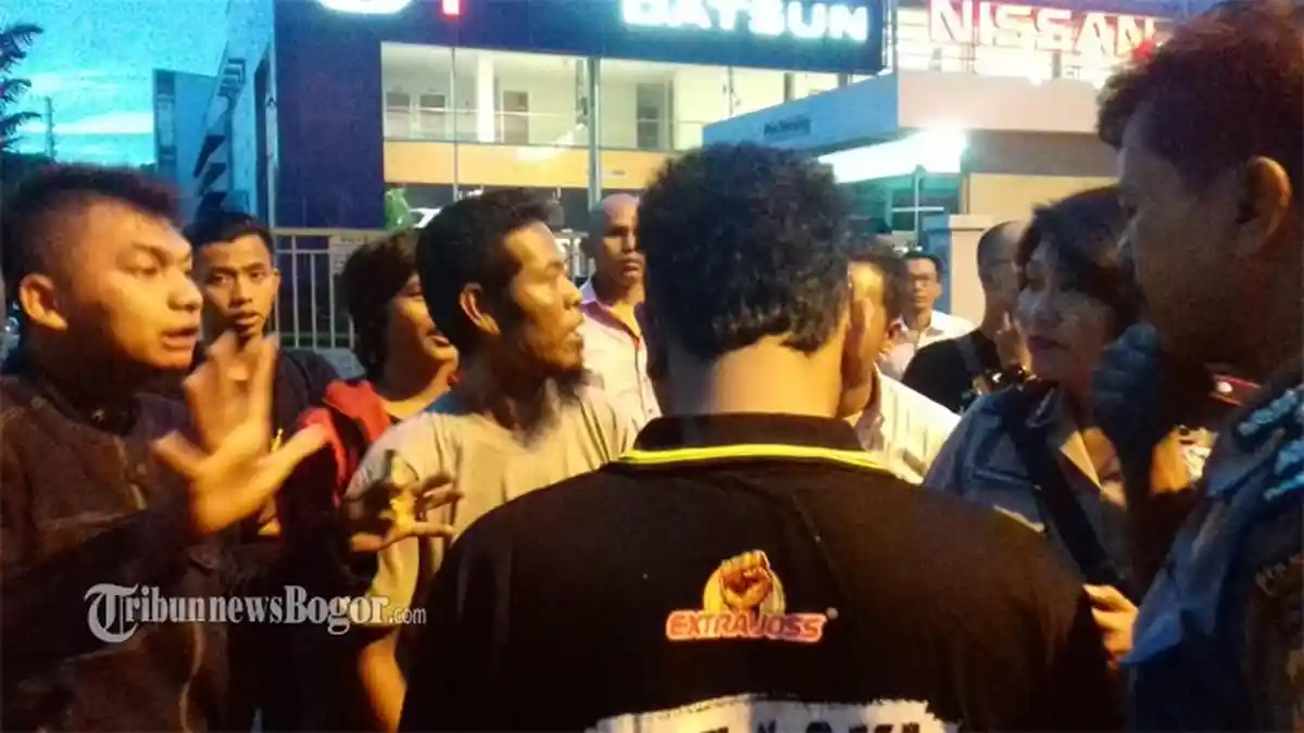 Bentrok Sopir Angkot dan Ojek Online di Bogor, Dua Angkot Rusak Dilempar Massa Tak Dikenal