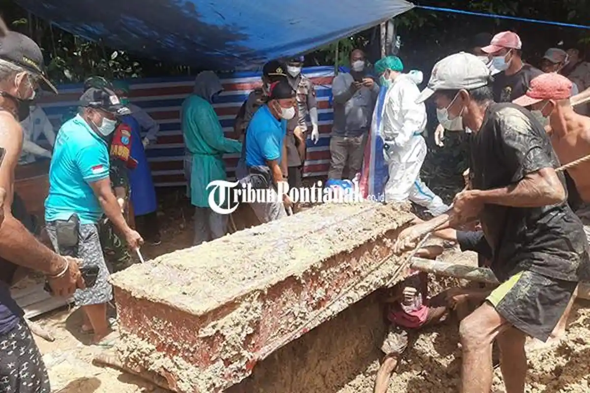 BREAKING NEWS : Makam YFY Dibongkar, Andreas Onggo Pimpin Proses Otopsi