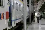 kereta-api-di-stasiun.jpg