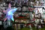Pernak Pernik Natal Mulai Marak di Pasar Baru Bekasi