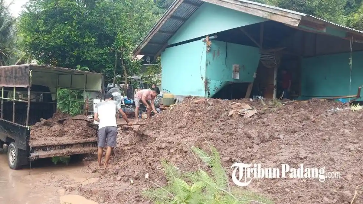 Irwanto Balik Arah dari Kiliran Jao ke Padang, Dapat Kabar Rumah di Bungus Dihantam Longsor