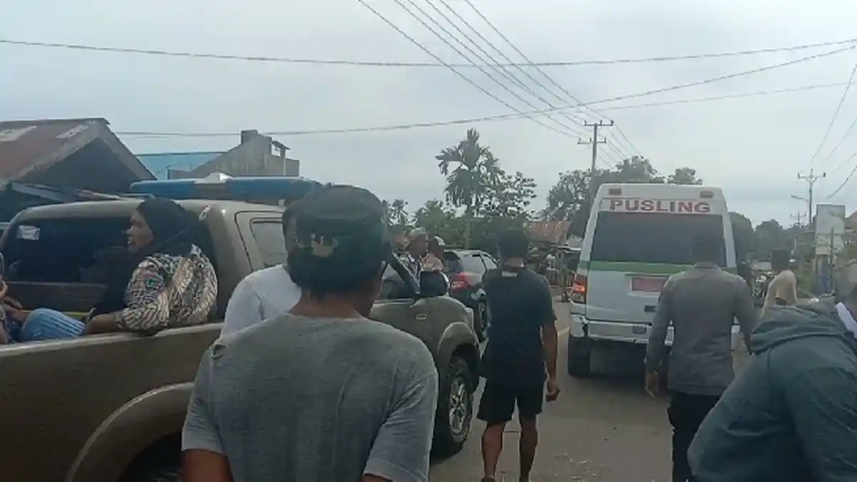Mobil Ambulance Bawa Pasien di Halmahera Utara  Dicegat Warga, Adu Mulut Hingga Akhirnya Dilepas