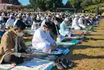 suasana-sholat-ied-di-lapangan-puspenmas-kota.jpg