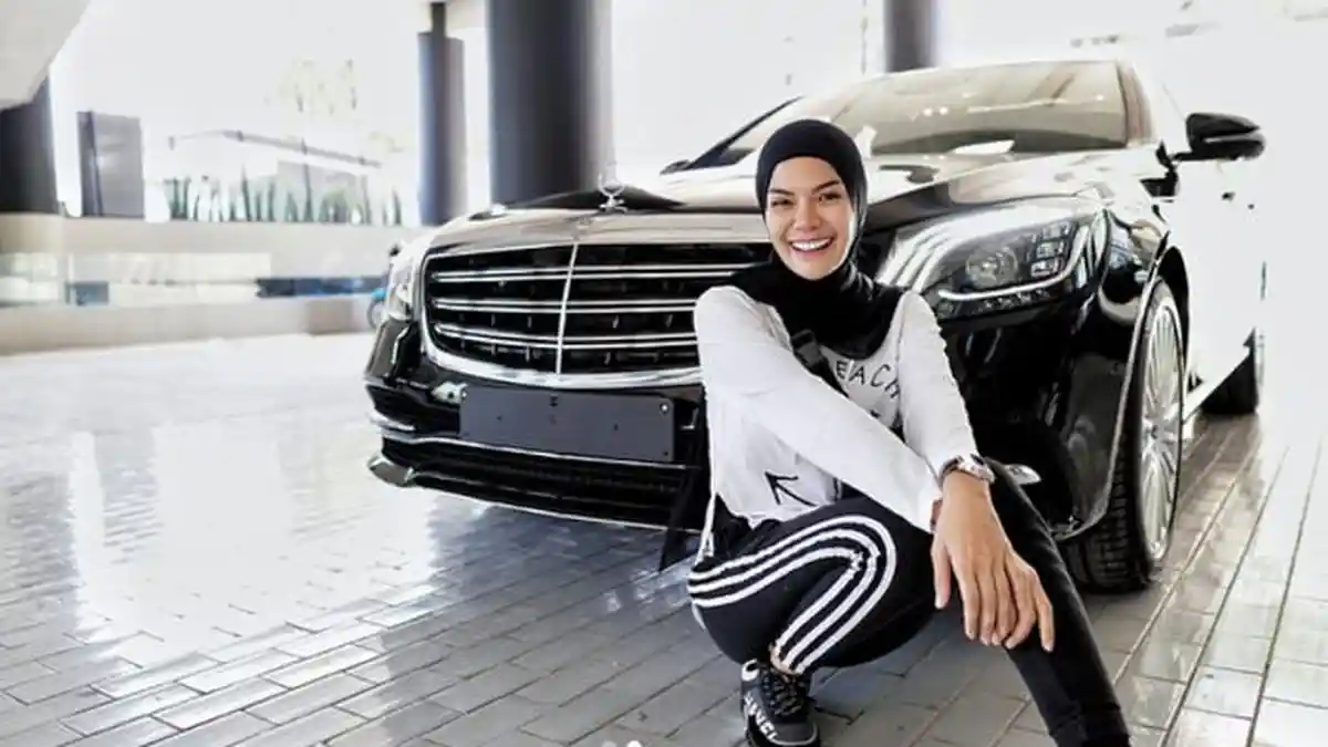 NIkita Mirzani Jatuh Miskin? Akhirnya Dijawab Kenapa NIkmir Jual Mobil Mewah