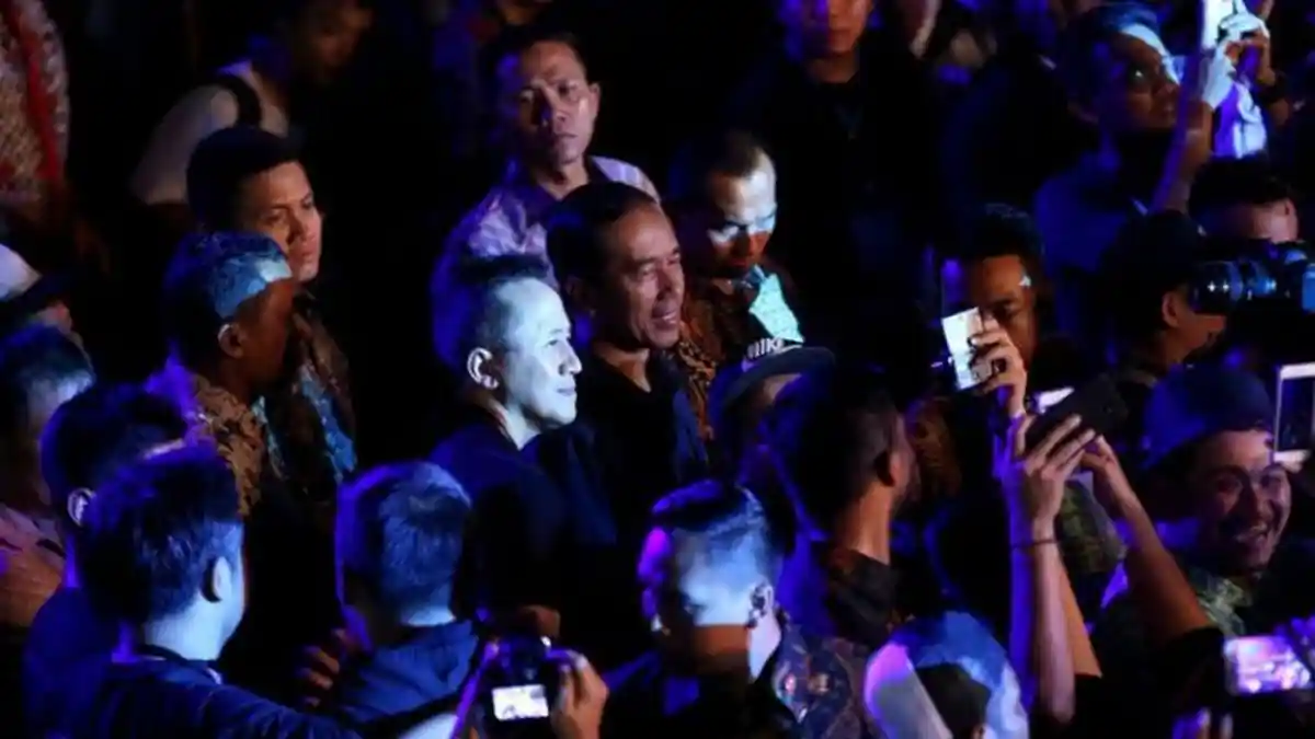 Keren, Begini Gaya Jokowi saat Nonton Konser Shaggy Dog