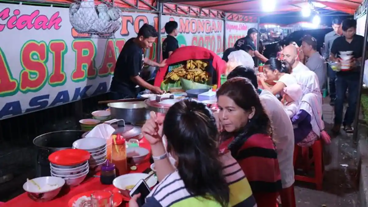 Cerita Dibalik Soto Lamongan yang Selalu Ditemani Pecel Lele