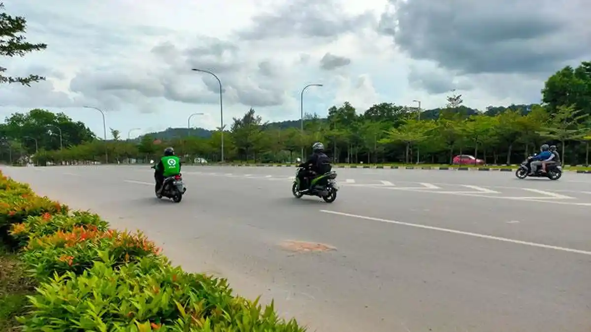 BREAKING NEWS - Kecelakaan di Dang Anom Batam, Korban Dibawa ke RS Awal Bros