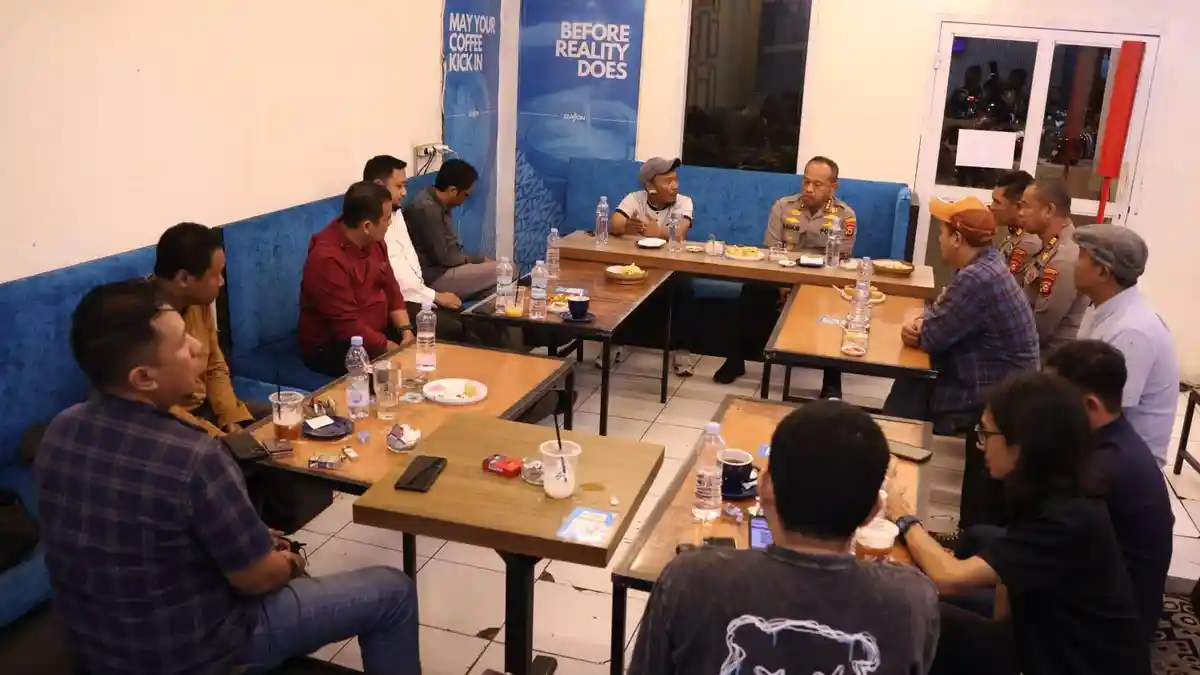 Kapolrestabes Makassar Ajak PFI Jaga Pilkada Damai dan Lawan Berita Hoaks - pfi-dan-kapolres3.jpg