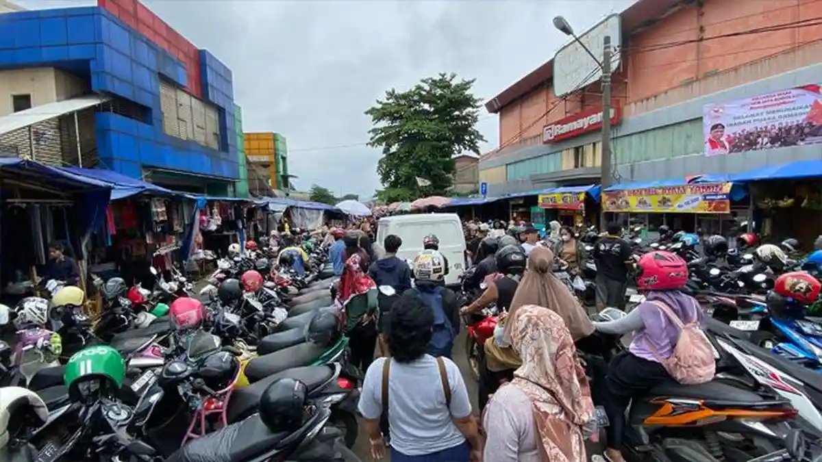 H-1 Ramadan Pasar Anyar Kota Bogor Diserbu Warga, Penjual Kerudung Curhat Belum Dapat Untung