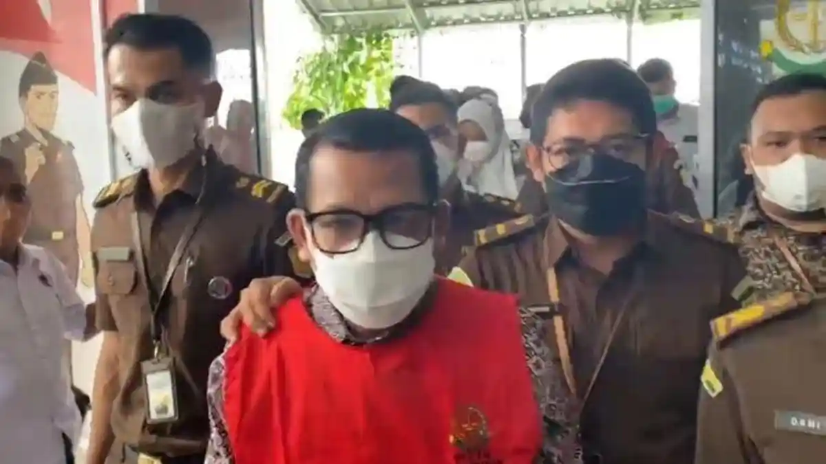 Dekan Nonaktif FISIP Unri yang Cabuli Mahasiswi Divonis Bebas