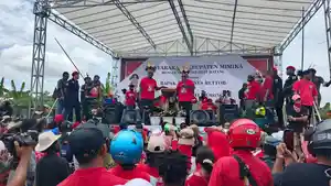 APA-WARGA-TIMIKA-Pasangan-Bupati-dan-Wakil-Bupati-Mimika-terpilih-Jo.jpg