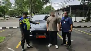porsche-cayenne-pelat-kemhan-palsu.jpg