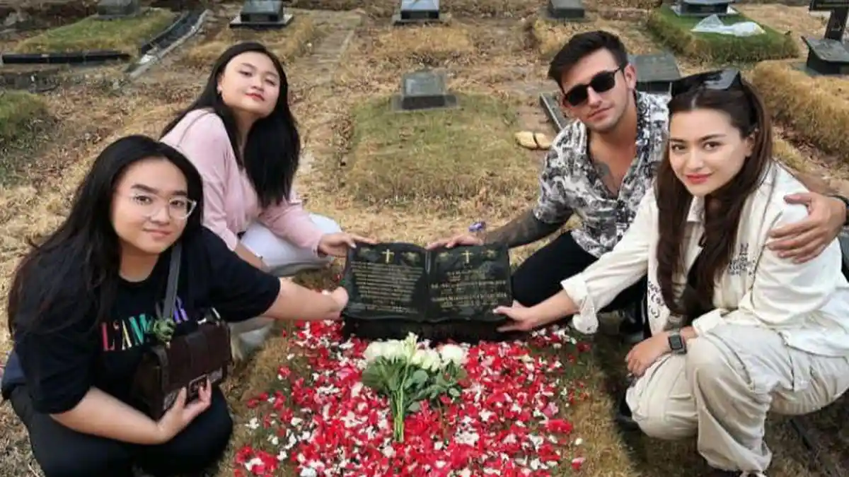 Nathalie Holscher Kena Hujat Netizen Karena Ajak Ladislao Ziarah ke Makam Mamanya