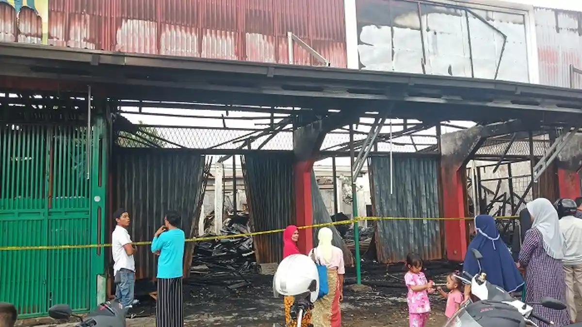 Kebakaran di Bypass Padang, Masyarakat Mengira Ada yang Bakar Ban