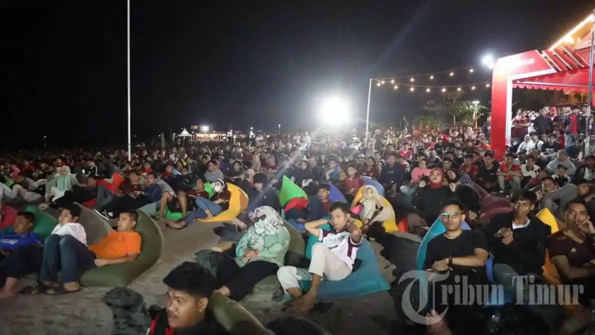 Nobar Laga AFC Cup, Suporter PSM Makassar Padati Pantai Indah Bosowa - psm-nobar-pantai-bosowa7.jpg