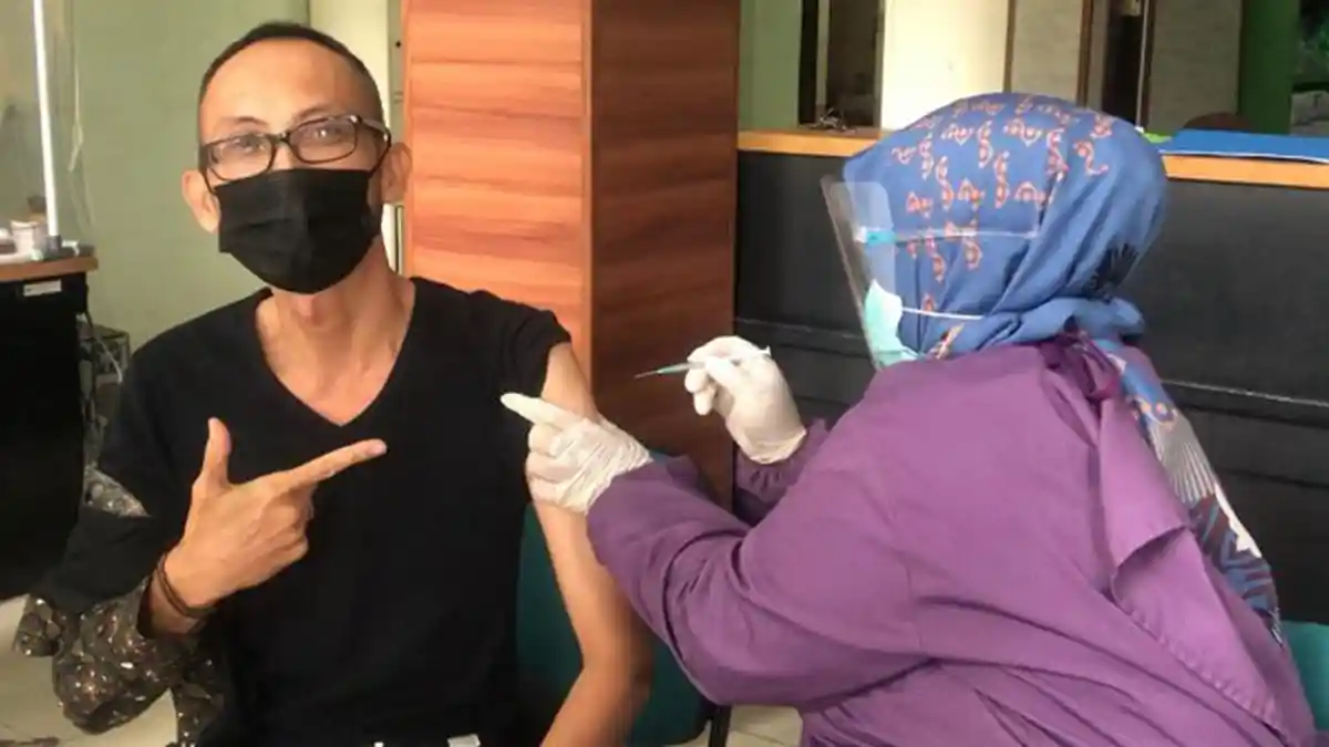 Seluruh Karyawan BPJamsostek Cabang Tarakan Ikuti Vaksin Covid-19 Tahap Pertama