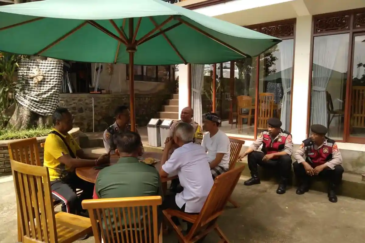 Polsek Gianyar Telusuri Informasi Bule Tidak Berbusana Di Objek Wisata Kanto Lampo