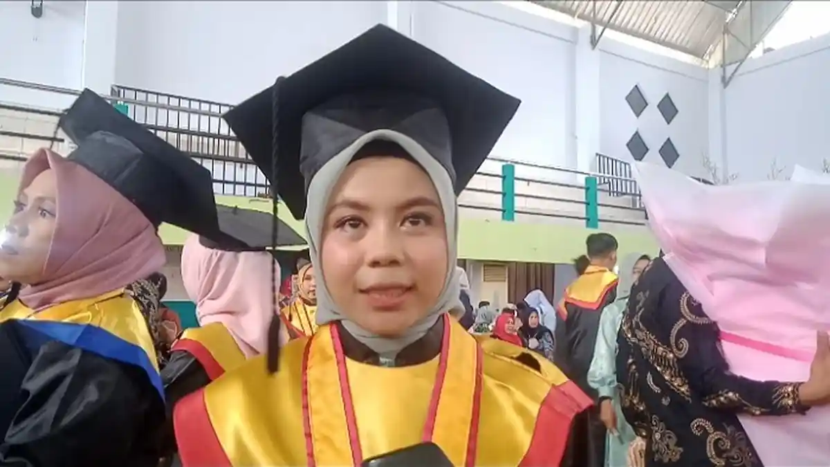 Sosok Nurul Zeika Wahdaniya Wisudawati Terbaik Poltekkes Kendari, Raih IPK Tertinggi