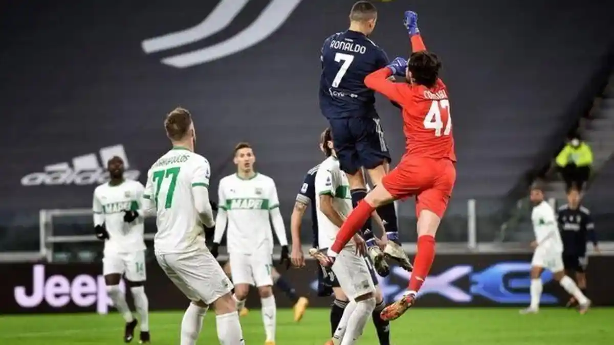 Aksi Terbang Cristiano Ronaldo Melebihi Kiper Lawan Bikin Geger Warganet