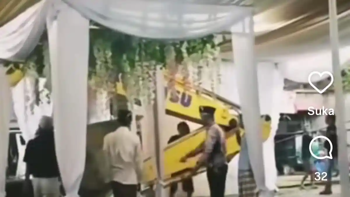 Viral, Excavator Masuk Tenda Hajatan di Banyurejo Sleman, Begini Ceritanya