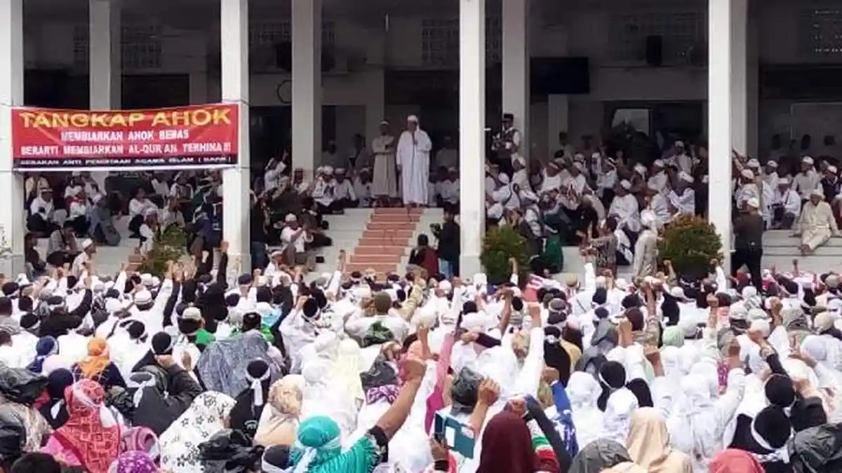 Aksi Gelar Sajadah di Jalan Tetap Dilaksanakan saat Aksi 212
