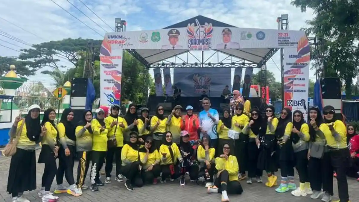 Zumba dan Senam Sehat Meriahkan Saromase UMKM Fest di Monumen Ganggawa