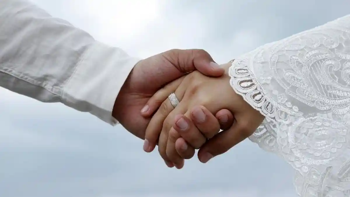 Doa Berhubungan Suami Istri Lengkap Arab, Latin, dan Terjemahan