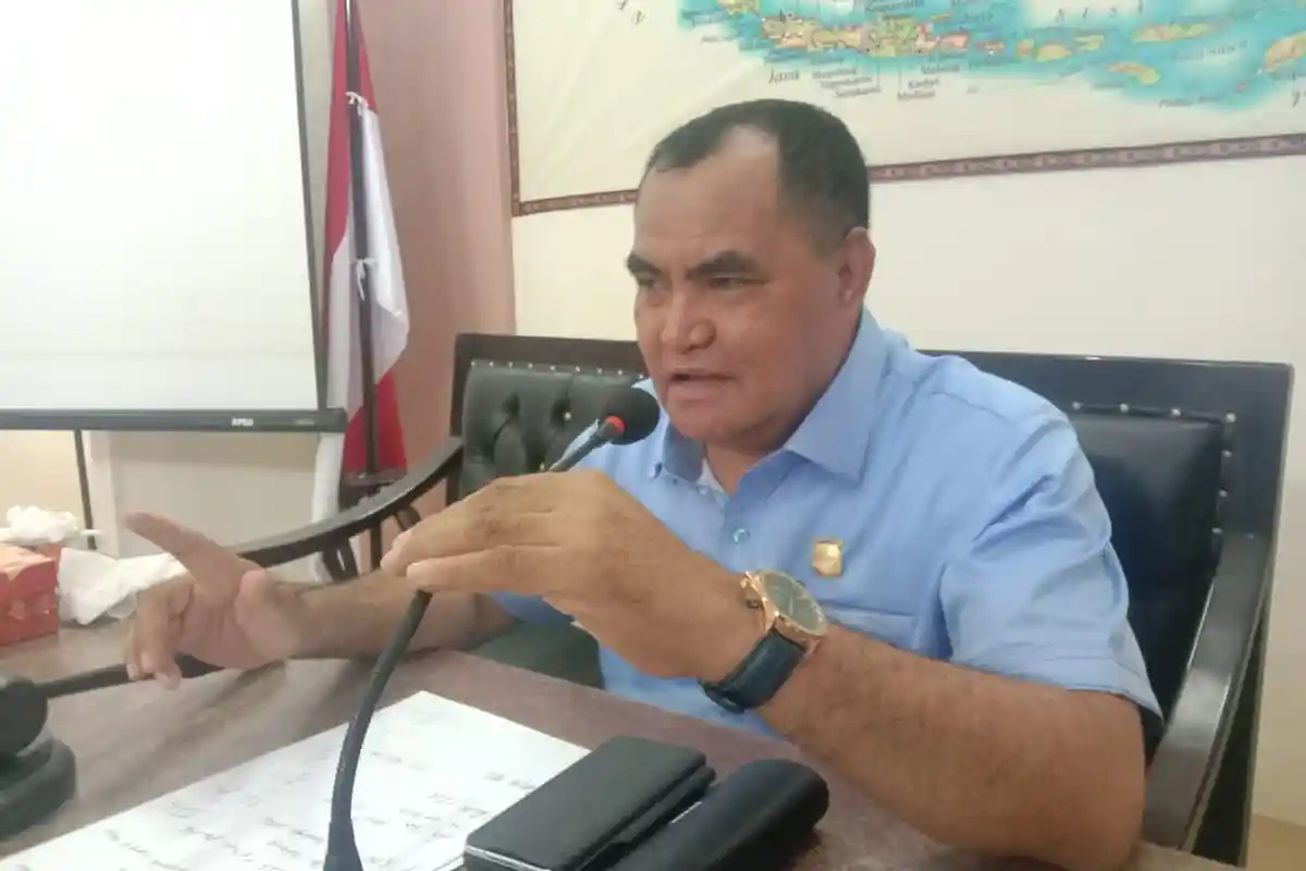 Ketua DPRD Halmahera Utara  Maluku Utara Janlis Kitong Tekan Pimpinan OPD Dorong PAD