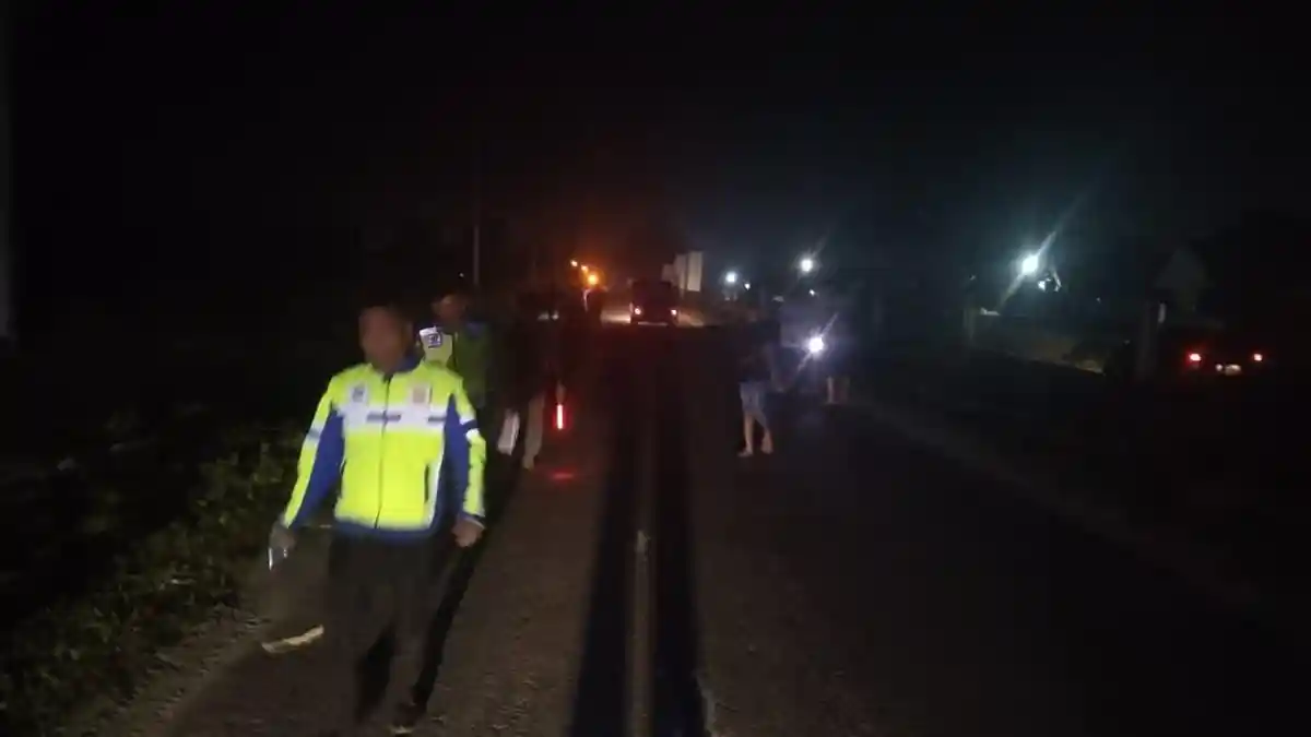 Pengendara Motor Ibu dan Anak Ditabrak Inova, Satu Tewas