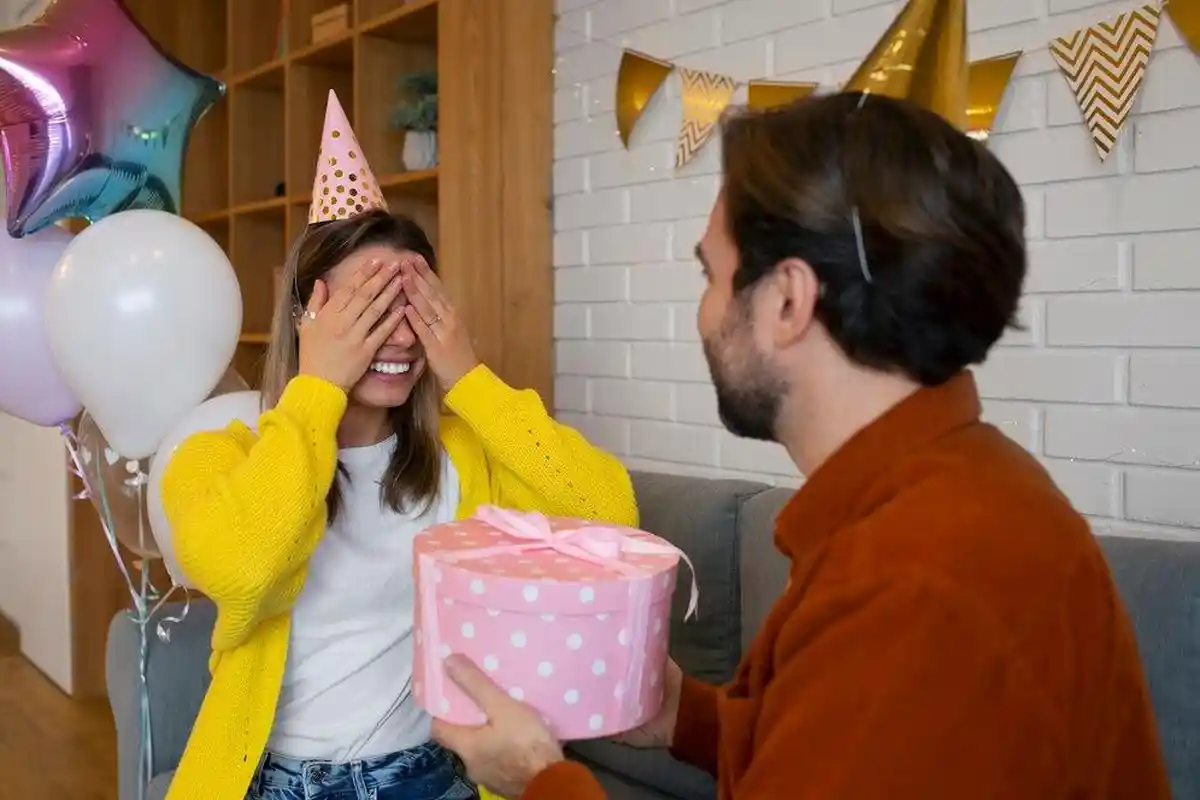 37 Pantun Ulang Tahun buat Pacar, Ucapan Romantis Bikin Hati Meleleh