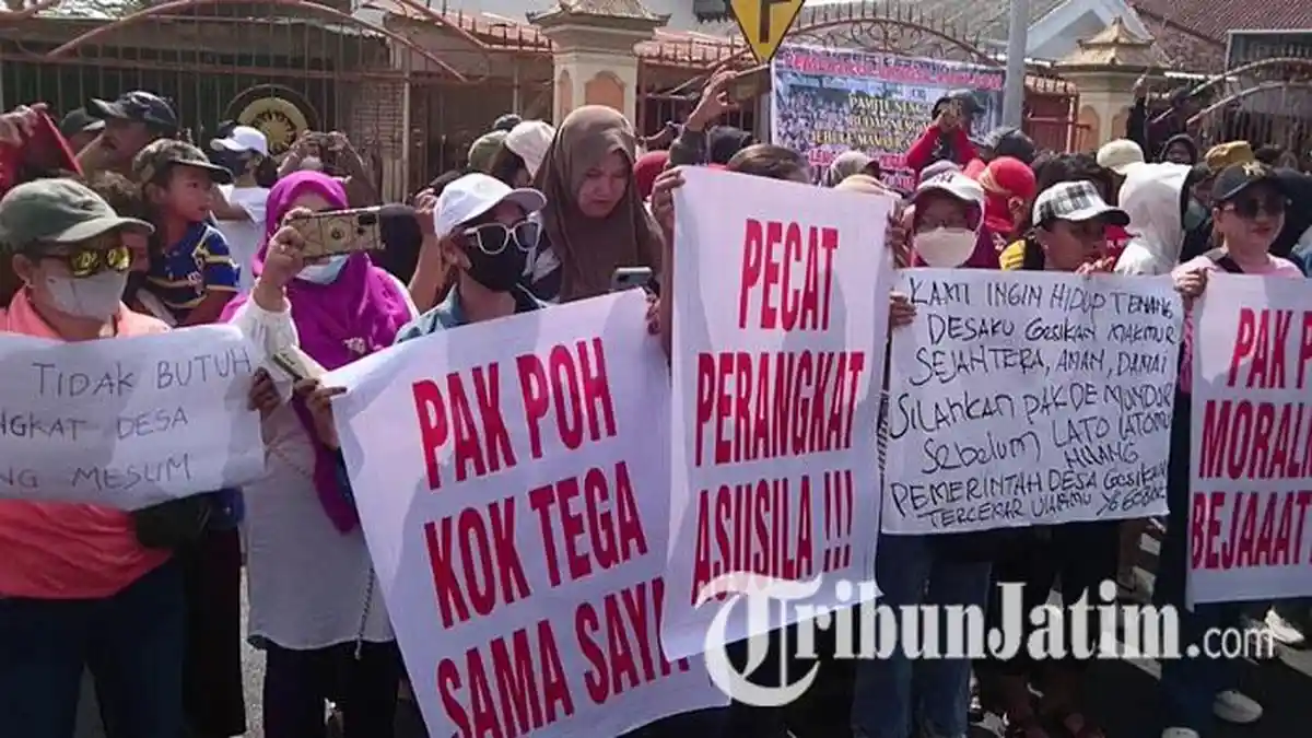Paksa Kades Tanda Tangan Pernyataan Pecat Perangkat Diduga Berlaku Cabul, Warga Tulungagung Bubar