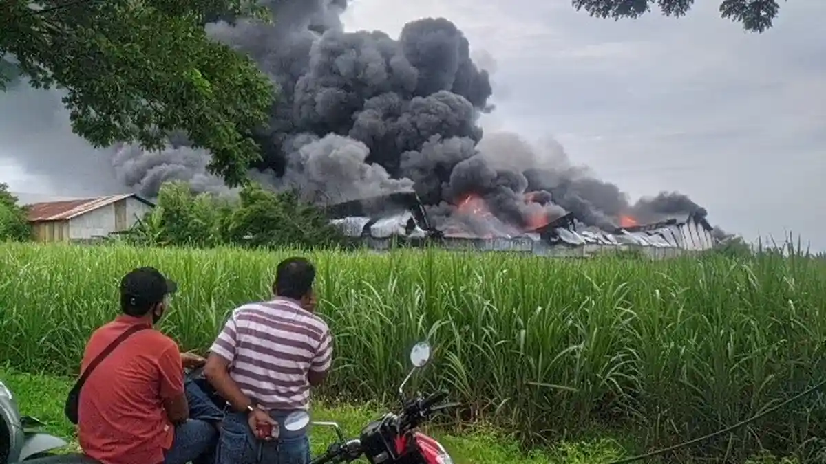 Saksi Ungkap Api Kali Pertama Muncul dari Gudang Barang Jadi, Update Kebakaran Pabrik Gelas Pati