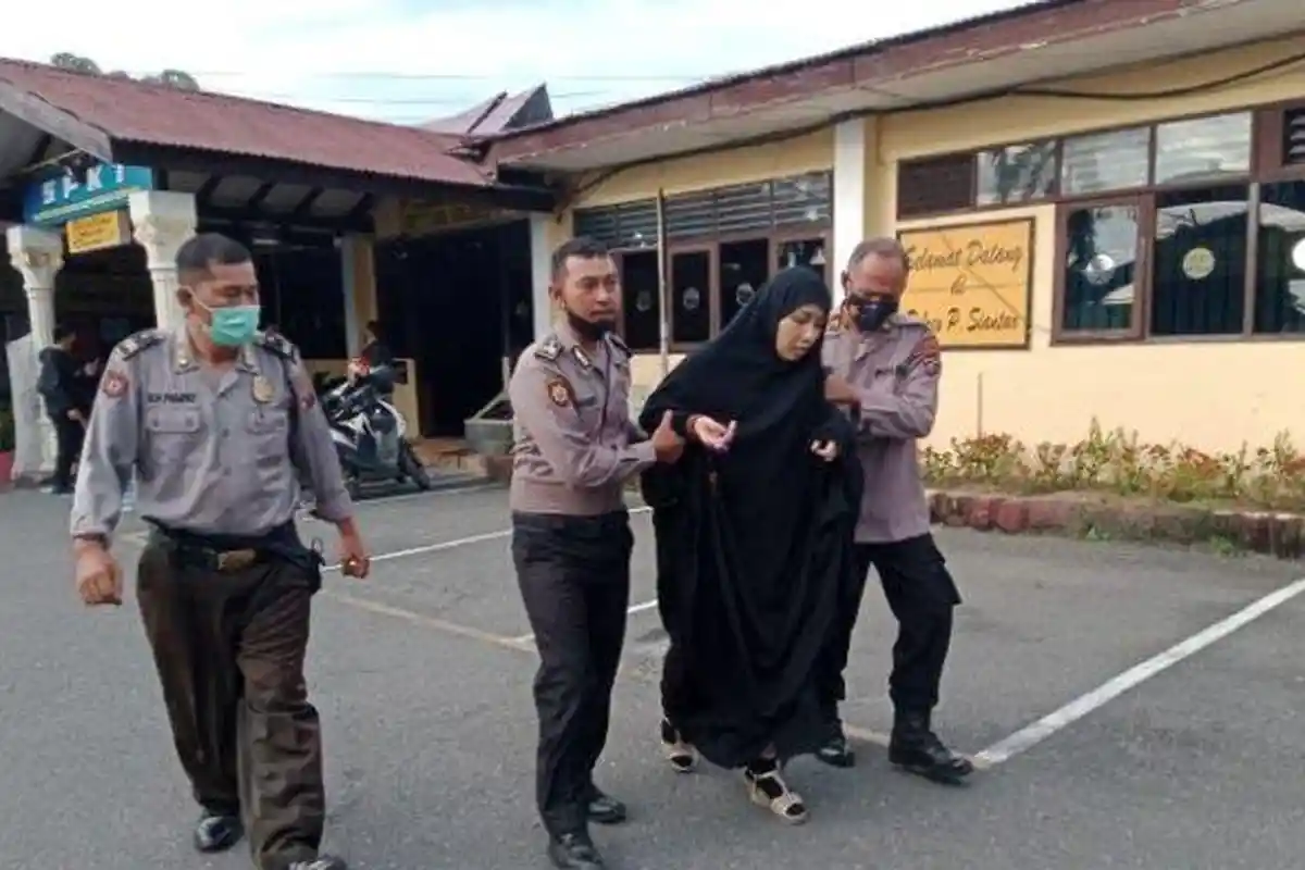 Pengen Masuk Surga Jadi Alasan Wanita Ini Tabrakkan Motor ke Mapolres Pematangsiantar