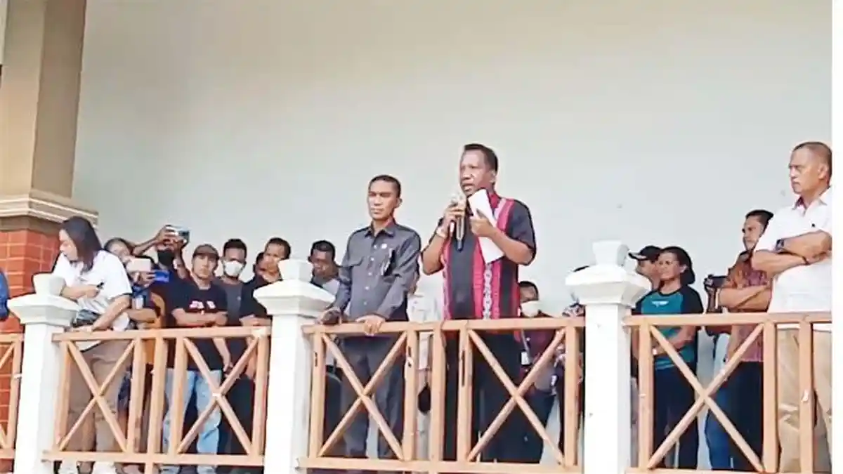 Pimpinan DPRD Sikka Temui Mahasiswa Unipa Maumere, Pendemo Minta Anggota DPRD Sikka Harus Hadir