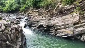 Paraga-Stone-destinasi-wisata-keindahan-struktur-batuan-unik-Tasikmalaya-1.jpg
