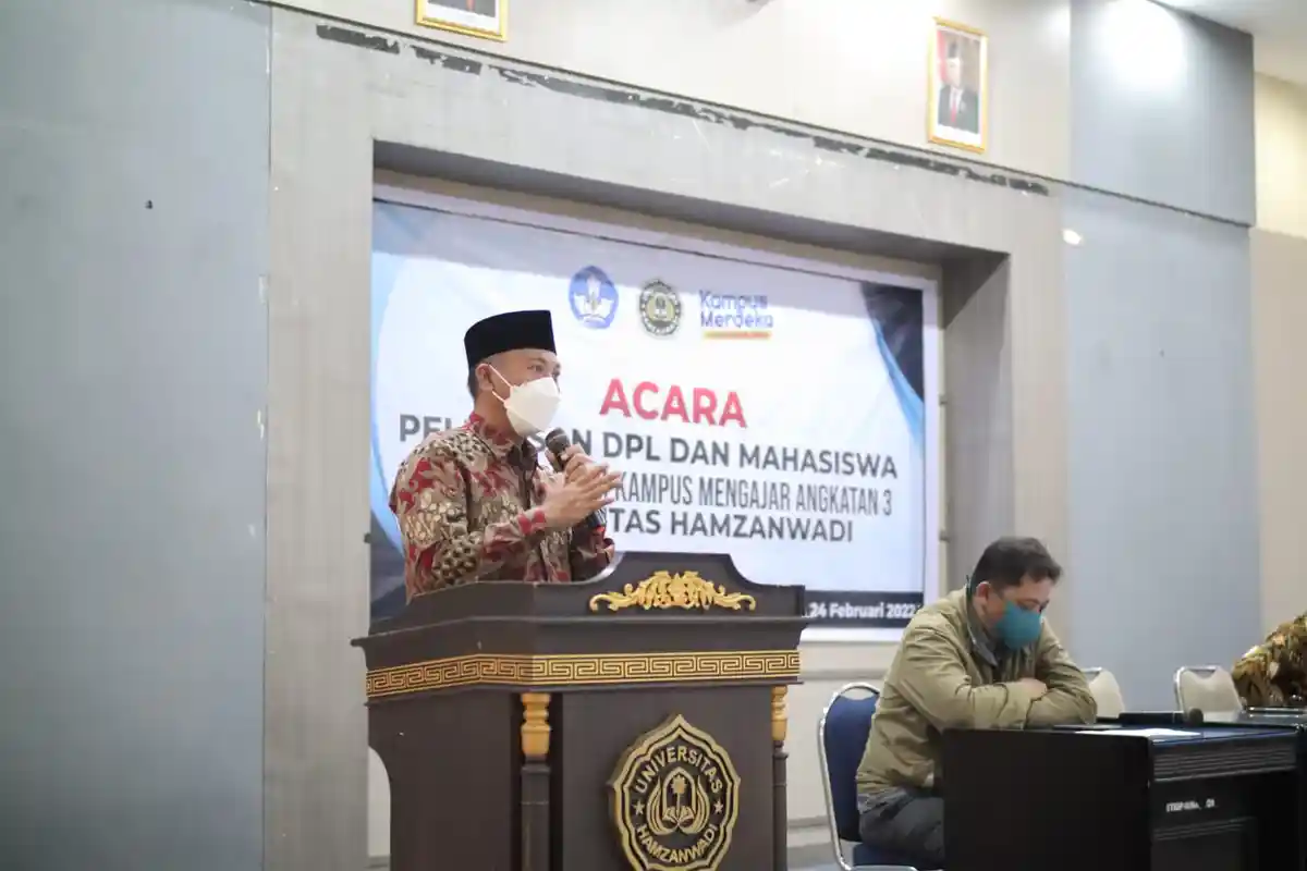 Warek III Universitas Hamzanwadi Lepas Puluhan Mahasiswa Peserta Kampus Mengajar