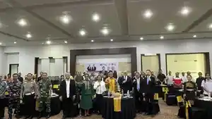 Gubernur-NTT-Melki-Laka-Lena-Ketua-Caretaker-ICF-NTT-Benyamin-Nahak-tengah.jpg