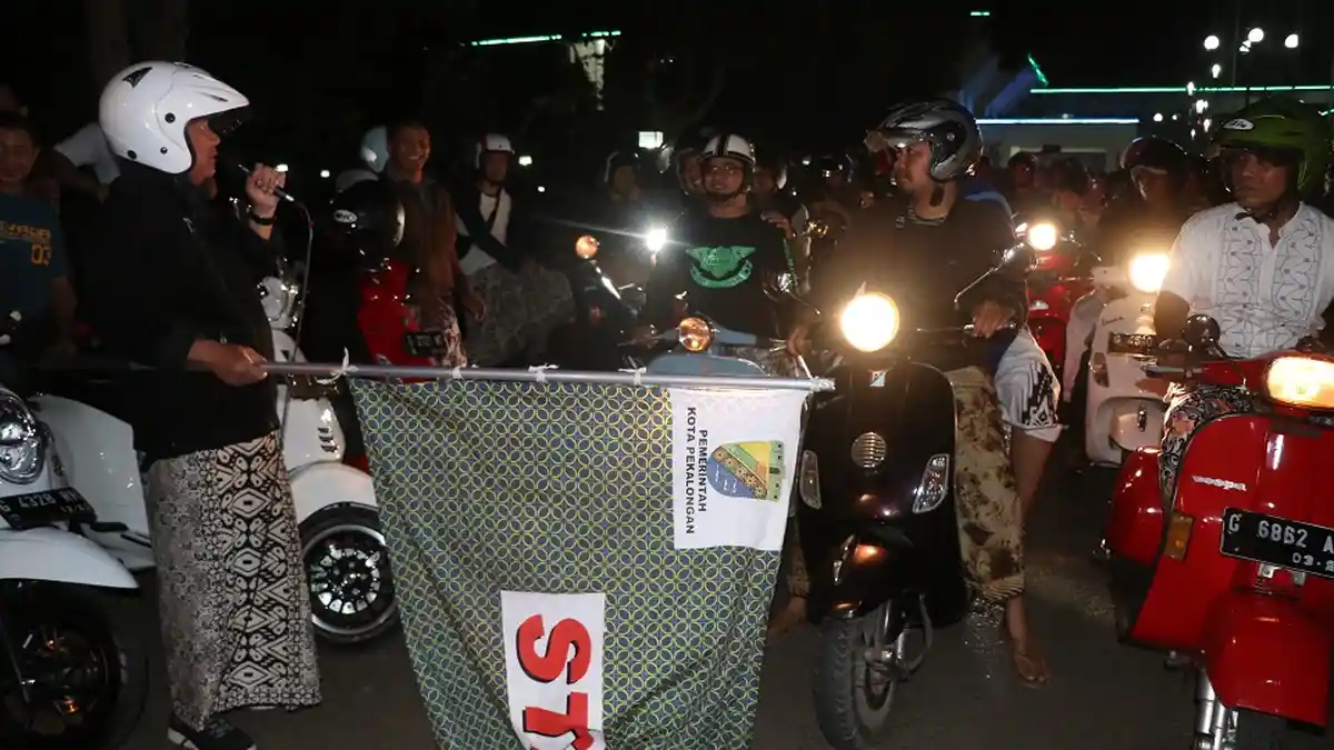 Ratusan Scooteris Ajak Walikota Pekalongan Keliling Kota