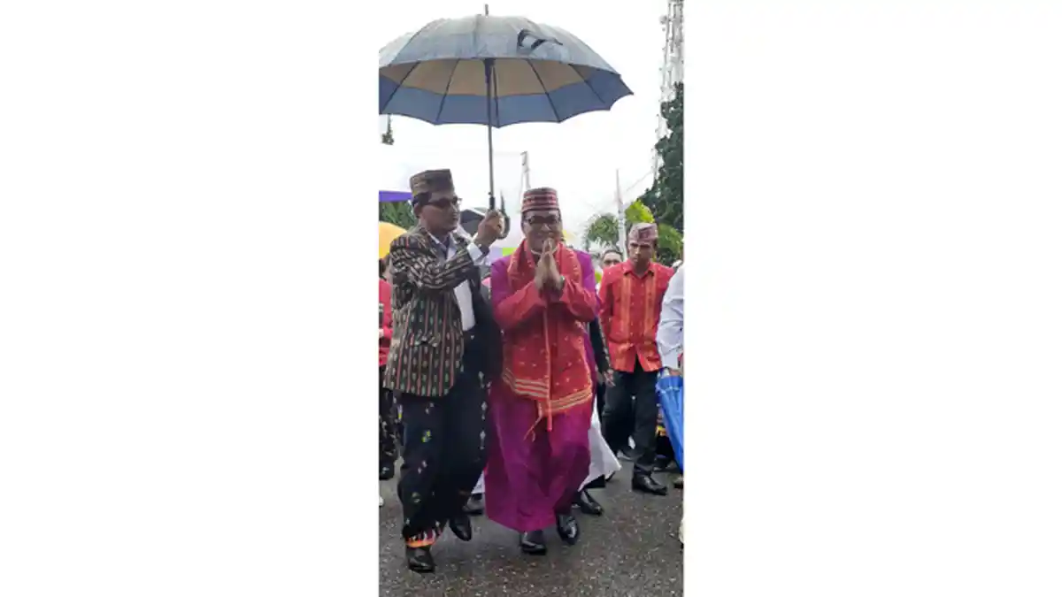 Jelang Pentabhisan Uskup Ruteng Mgr Siprianus Disambut secara Adat