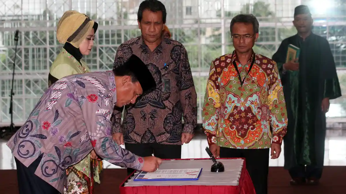 Sang Istri Pasrah Jika Teror yang Menimpa Novel Terulang pada Firli