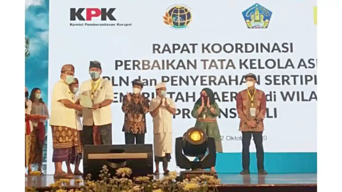 KPK RI Serahkan Sertifikat Aset Kepada Pemkot Denpasar