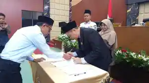 DPRD-Pandeglang-resmi-mengesahkan.jpg