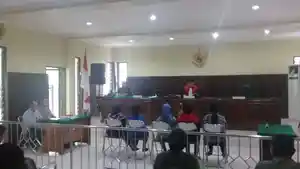 pekerja-warung-malam-pengadilan-negeri-rantau-kabupaten-tapin.jpg