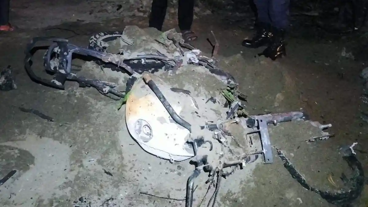 Korslet Saat Diperbaiki, Sepeda Motor Warga Takatidung Polman Hangus Terbakar