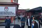papuabarat/KPU-Papua-Barat-Daya-mengembalikan-berkas-dari-Amiruddin-Matutu.jpg